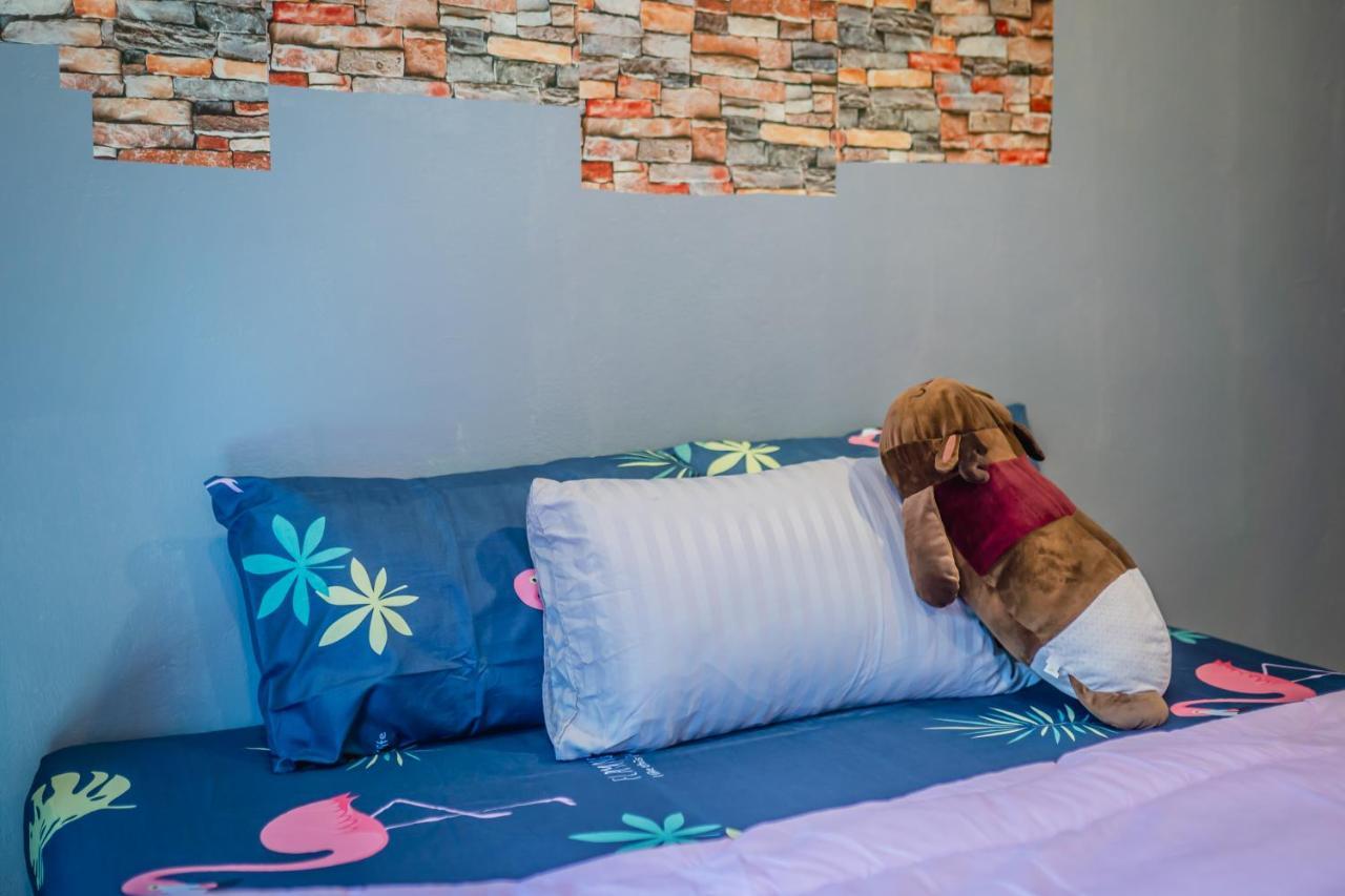 Menulis Coolly House Patong Bed & Breakfast Exterior foto