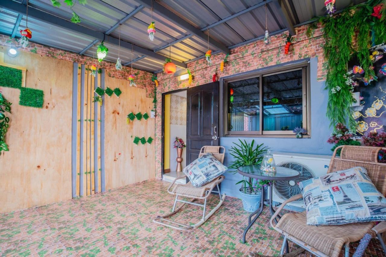 Menulis Coolly House Patong Bed & Breakfast Exterior foto