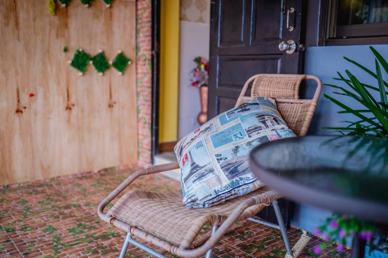 Menulis Coolly House Patong Bed & Breakfast Exterior foto