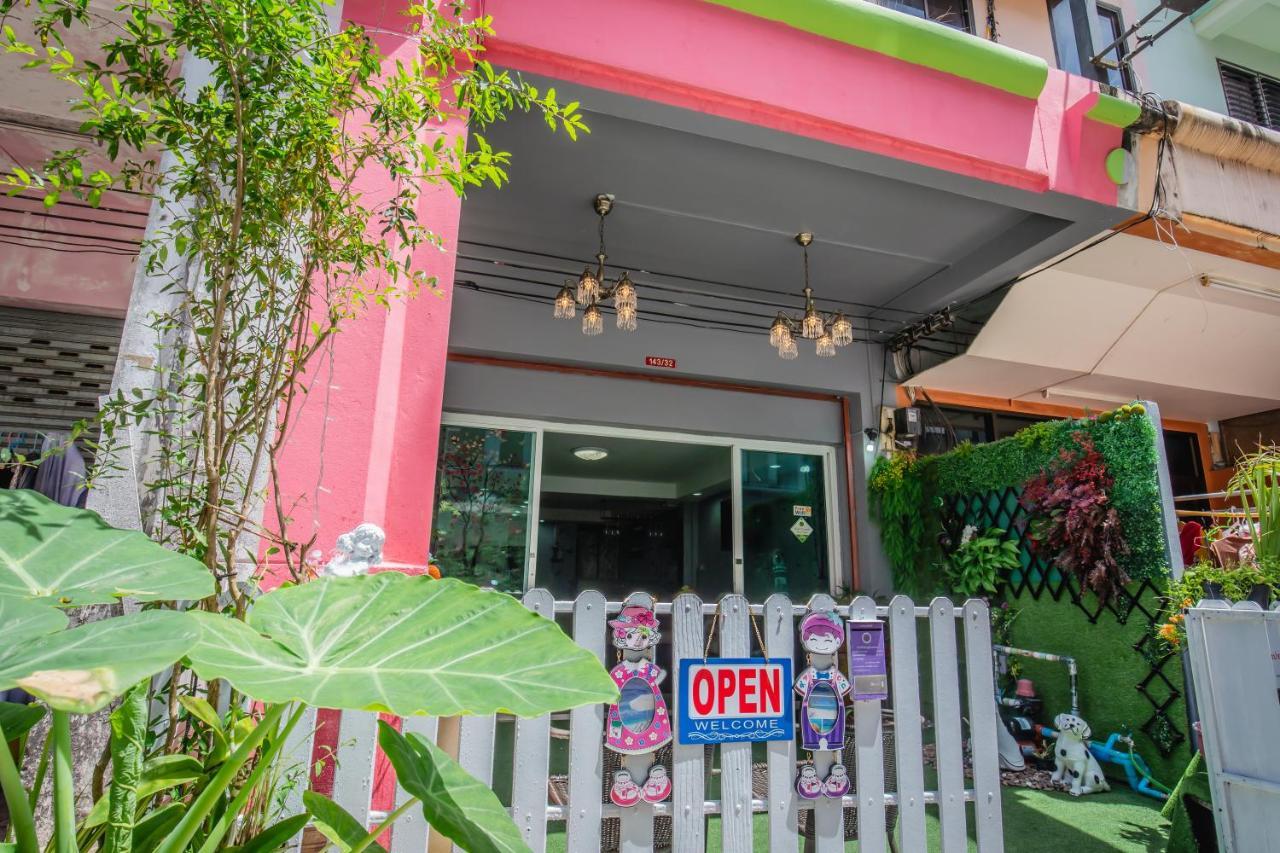 Menulis Coolly House Patong Bed & Breakfast Exterior foto