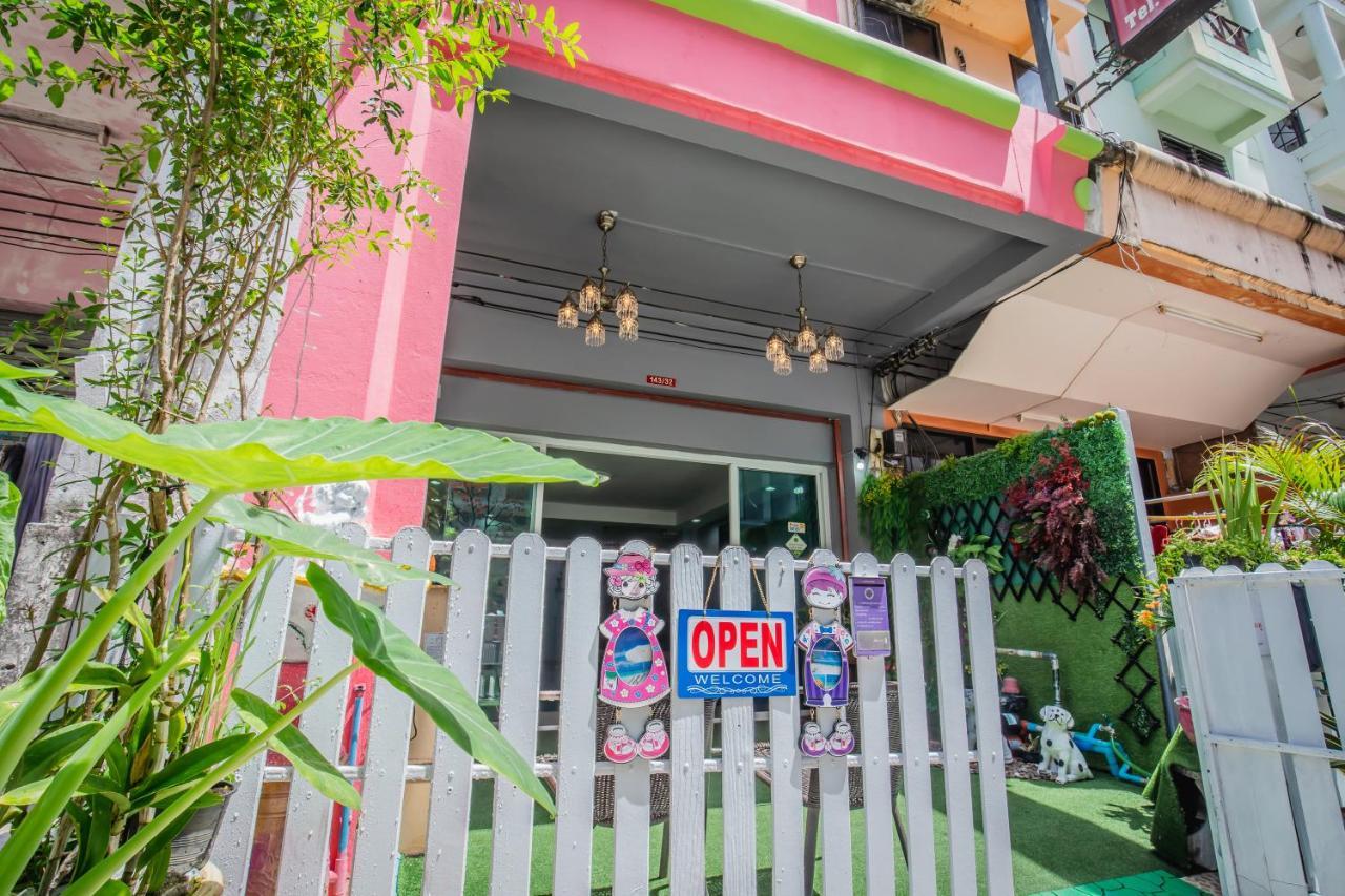 Menulis Coolly House Patong Bed & Breakfast Exterior foto