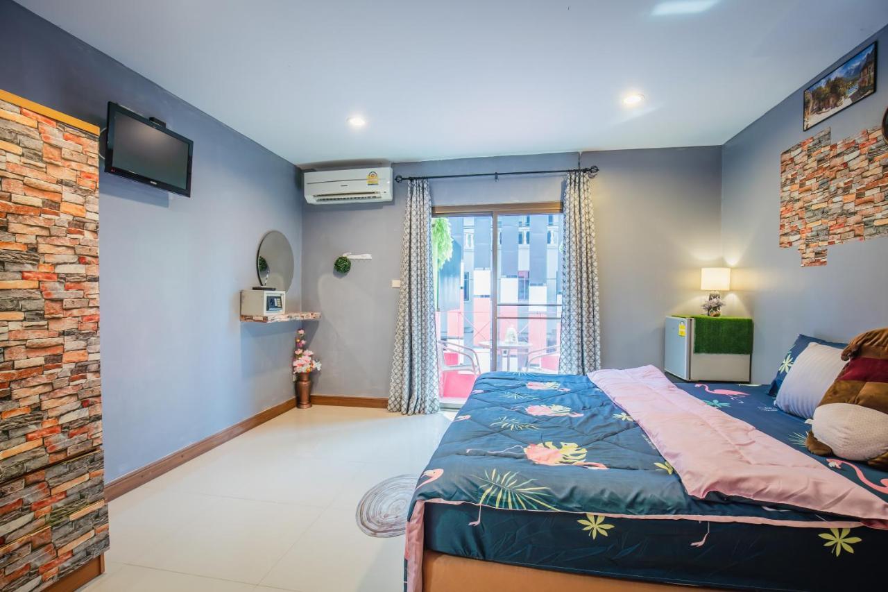 Menulis Coolly House Patong Bed & Breakfast Exterior foto