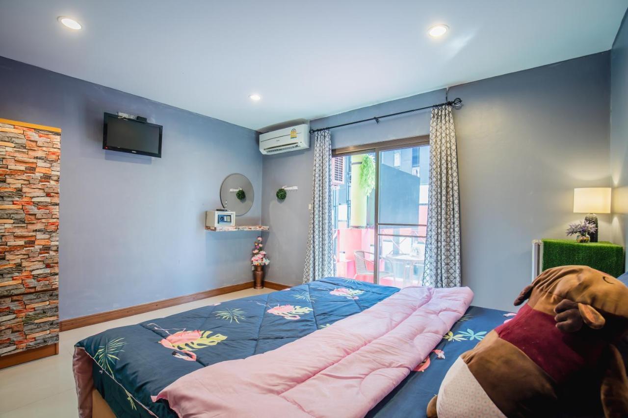 Menulis Coolly House Patong Bed & Breakfast Exterior foto