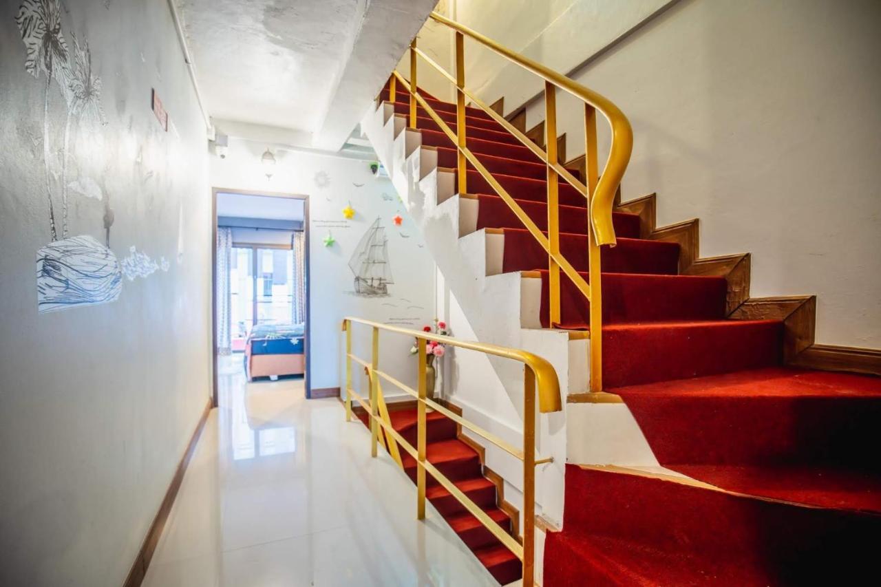 Menulis Coolly House Patong Bed & Breakfast Exterior foto